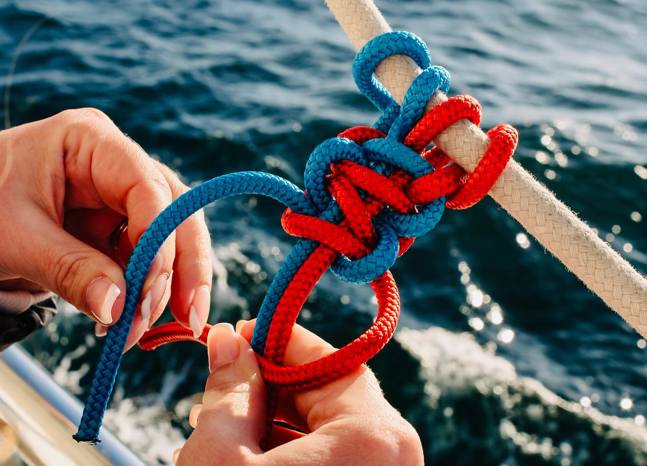 How can knots tying be an entertainment onboard a cruise ship?
